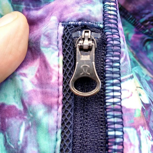 Lululemon print leggings mesh inserts zip pockets - Picture 8 of 8